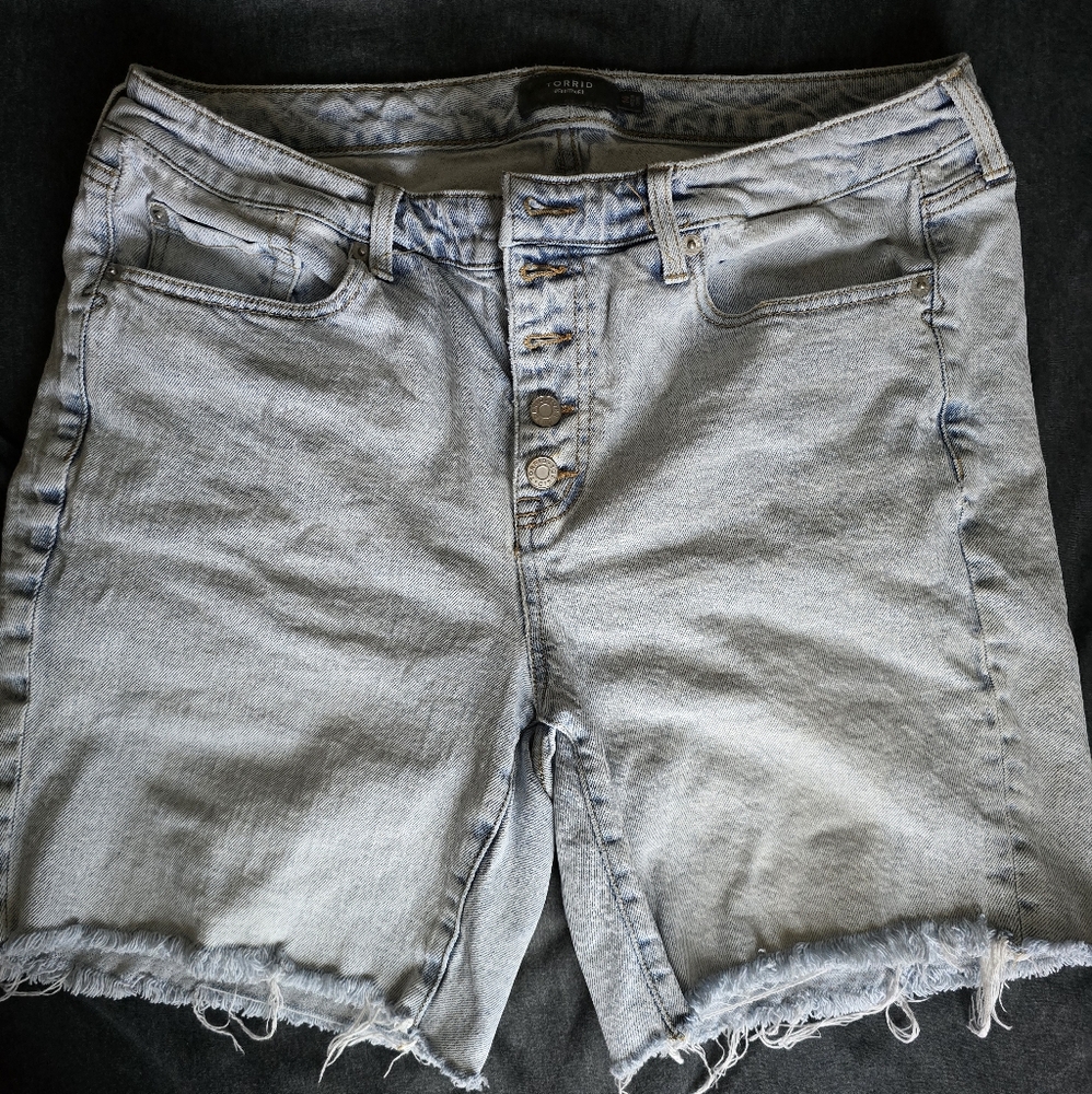 Torrid Bermuda shorts size 14